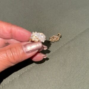 Beautiful 1 carat total real natural diamond in 14 kt yellow gold with post back